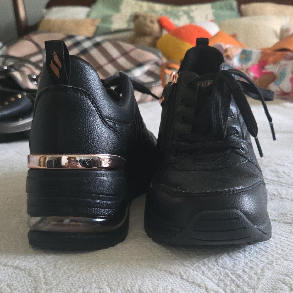 SKECHETS Black Platform Lace-Up Women's Sneakers with Metallic Accent